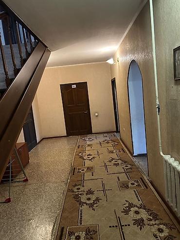 Продажа коттеджей и домов: Дом 2 этажа, площадь 206 м², участок 5 соток. Локация: Токолдош, ул — 23