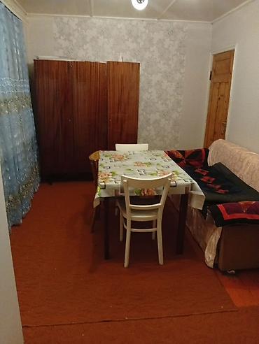 Аренда комнат: Сдам отдельную комнату во дворе частного дома. - Отдельный вход через — 8