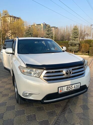 тойота хайландер 2002: Белый жемчуг кроссовер Toyota Highlander. Европеец, белый на черной