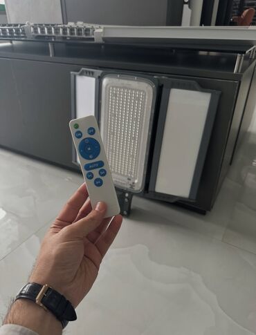 Projektorlar: Günəş enerjisi ilə işləyən, pult vasitəsilə idarə olunan 200 watt işıq -da lalafo.az — 6 Projektorlar: Günəş enerjisi ilə işləyən, pult vasitəsilə idarə olunan 200 watt işıq — 6