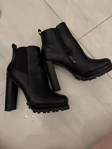 boot: Qadın üçün qara dabanlı botlar - Model: Ankle boot – qalın, hündür — 1