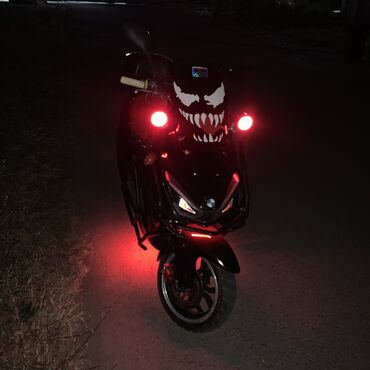электро мотороллер с кузовом: Макси скутер Yamaha, 150 куб. см, Бензин, Б/у