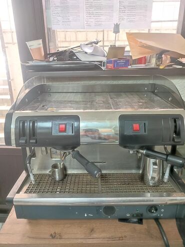 оборудование для бизнес: Срочно продаю кофе машинку с кофемолкой