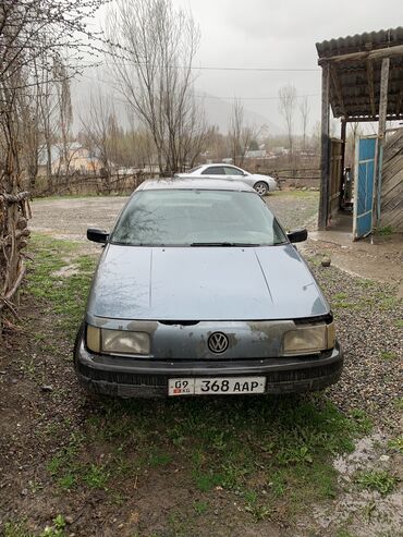 Volkswagen Passat: 1990 г., 1.8 л, Механика, Бензин, Седан