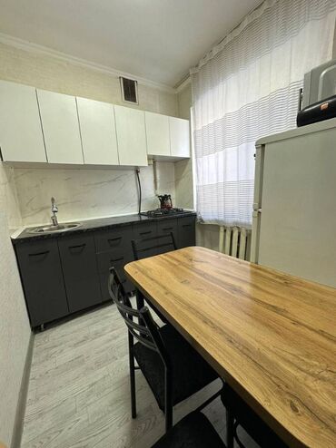 2 room apartment: Срочно! Продается 2-х ком квартира, Хрущевка с ремонтом и с мебелью