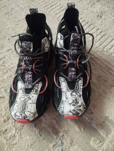 лоро пиано обувь женская летняя: Продаю кроссовки весна-лета, в отличном состоянии. Размер 38