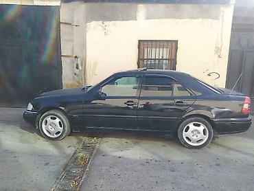 mercedes benz e250: Mercedes-Benz C180 sedan - Korpus: 4 qapılı sedan, qara rəng - Kuzov — 5