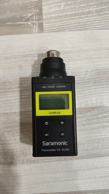 петличка для микрофона: Передатчик Saramonic TX-XLR9 Данный передатчик позволяет подключить