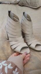 детские лаковые туфли: Yeni alinib razmer böyük olur deye satilir hec geyinilmeyb 50 azn alnb