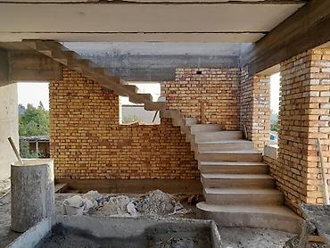 Лестницы и комплектующие: Монолитная лестница из бетона, предназначенная для установки внутри — 2