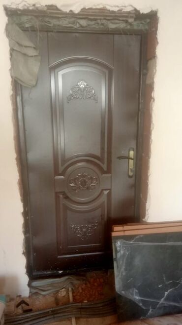 Giriş qapıları: Seyf qapj 206/101sm
200azn
Yeni gunesli 5944 leli