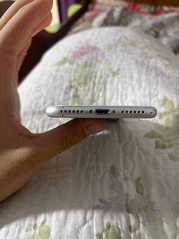 айфан 8: IPhone 8, Б/у, 64 ГБ, Белый, Чехол, 77 % — 4