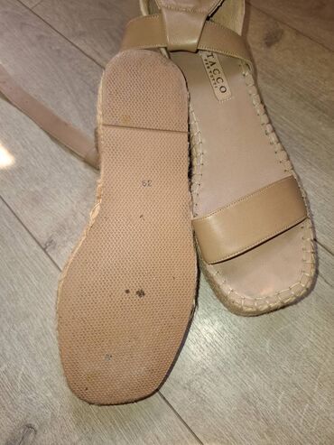 Basanoşka və səndəllər: Ölçü: 40, Yeni — 13