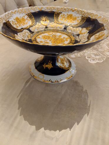 Çaydanlar və qəhvədanlar: Tort və şiriniyyat qabı, Farfor