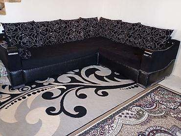divan kravat: Qara rəngli L formalı bürünc detallar ilə künc divanı - Dizayn: L — 1