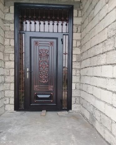 Həyət darvazaları: Darvazalari̇n renglenmesi̇ xi̇dməti̇ növbəti̇ el i̇şi̇mi̇z 😍 — 11