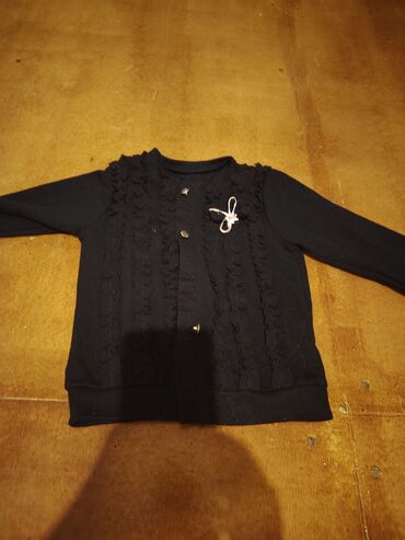 Jaketlər: Qiymetler ferqlidir. Wekilleri cevirin😊Uşaq kardiqanları dəsti - — 3