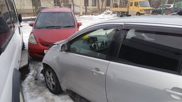 Toyota: Toyota ist: 2003 г., 1.3 л, Автомат, Бензин, Хэтчбэк