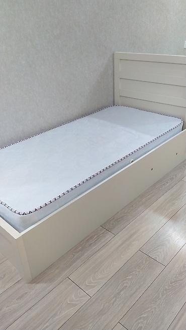 Bir nəfərlik qaldırılan bazalı çarpayı - Ölçü: təxmini 90x200 sm (tək