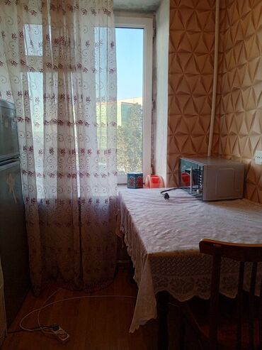 Uzunmüddətli kirayə mənzillər: Salam. Qara Qarayevlə Neftçilər metrosunun arasında qanuni 2 otaqlı — 11