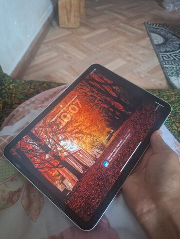 часы с экраном: Планшет, Apple, память 64 ГБ, Wi-Fi, Б/у, Классический