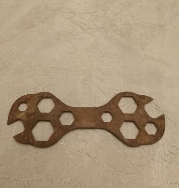 Özü yapışan divar kağızları: Çoxfunksiyalı metal açar (universal “bike/tool” açarı) - Bir parça