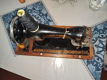 İncəsənət və kolleksiyalar: Məhsul: Mexaniki tikiş maşını (klassik manual model) Təsvir: - Əllə — 1