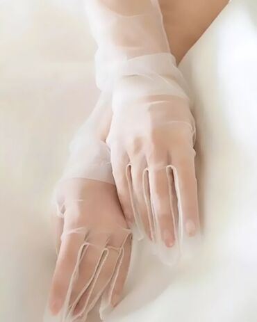 Gloves: Color - White