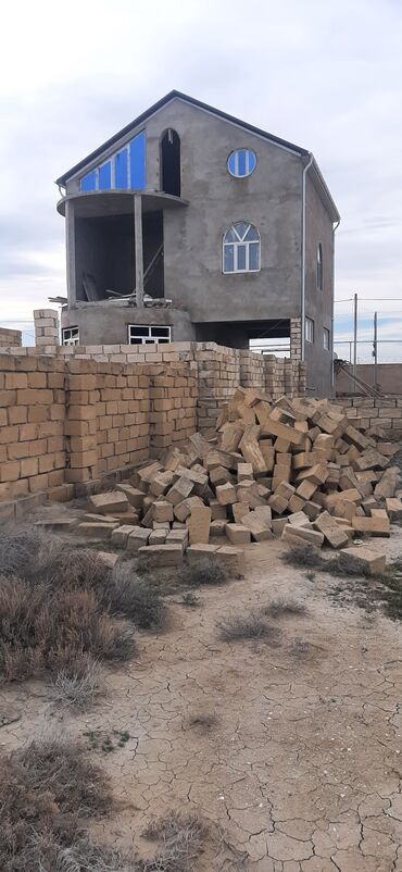 qaradag rayonunda satilan evler: Səngəçal qəs. 7 otaqlı, 350 kv. m, Kredit yoxdur, Təmirsiz