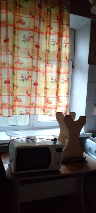 обмен с моей доплатой: 2 бөлмө, 41 кв. м, Хрущевка, 1 кабат, Эски ремонт