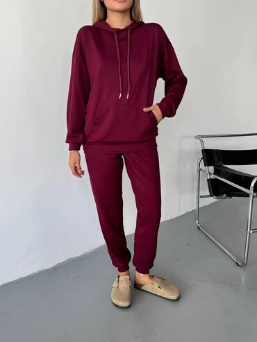 Gornji i donji deo: Komplet trenerka S M L XL 2XL Cena 3700 din — 6