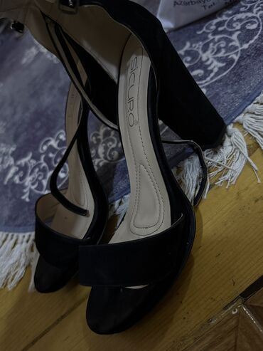 женские классические туфли на танкетке: Туфли, Размер: 39, цвет - Черный, Б/у