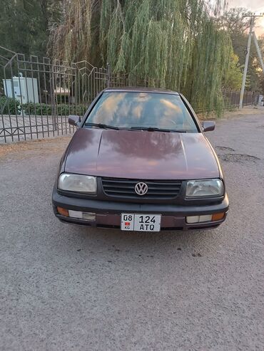 машына венто: Volkswagen Vento: 1992 г., 1.8 л, Механика, Газ, Седан