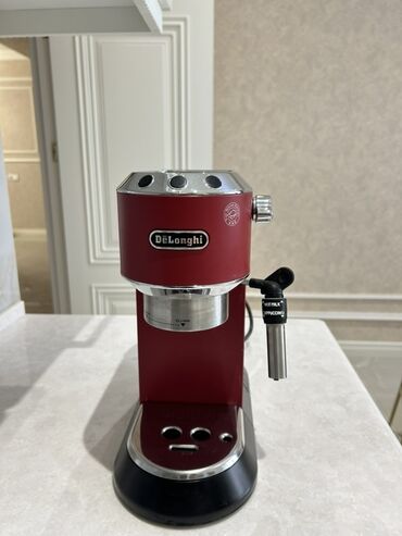 su süzən aparat: Qəhvə maşını Delonghi, Kapuçinator ilə
