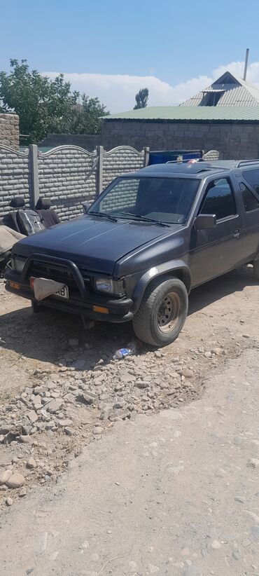 машиналар: Nissan Terrano: 1988 г., 2.4 л, Механика, Бензин, Жол тандабас