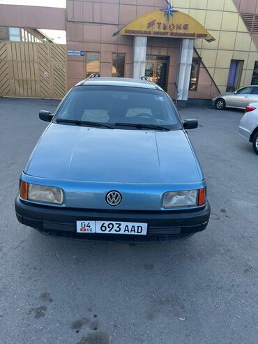 Volkswagen Passat: 1990 г., 1.8 л, Бензин