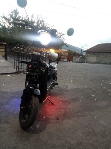 disk ve tekerler type 0 per page 100: Elektrik skuter – SK8 modeli - Rəng: qara, LED alt işıqlar