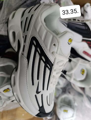 Patike: Akcija
2850 din — 6