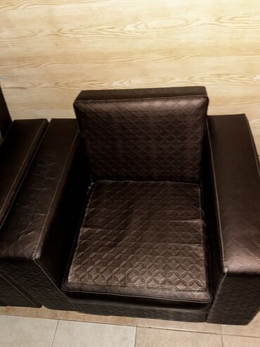 Giriş qapıları: 1ci şekldeki qapi 300AZN, diger qapilar ise 150 azn, Divan kreslo 400 — 6