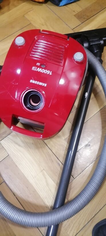 Klasični usisivači: Usisivač SAMSUNG 1600w na papirnu kesu kompletan dobar. Dobro vuče — 5