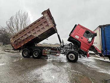 Другой строительный транспорт: Самосвал HOWO (CNHTC), красный, колесная формула 6x4. Основные — 17