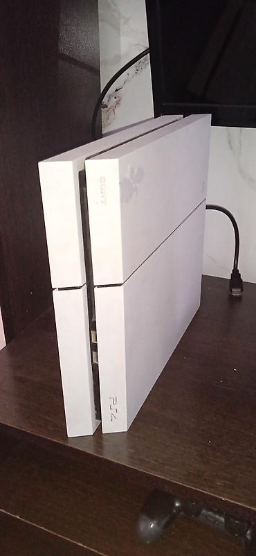иксбокс оне с: Sony PlayStation 4 (PS4), цвет Glacier White. В комплекте идут два — 2