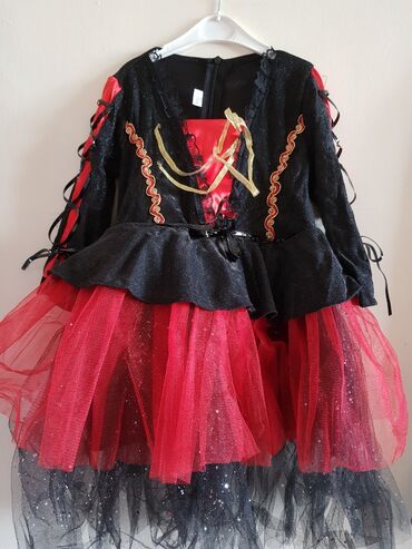 Карнавальные костюмы: Продаётся костюм пиратки на девочку 4 лет (размер 28) в отличном