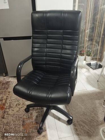 дворец спорта: Офисное кресло, С колесиками, цвет - Черный, Экокожа at lalafo.kg дворец спорта: Офисное кресло, С колесиками, цвет - Черный, Экокожа