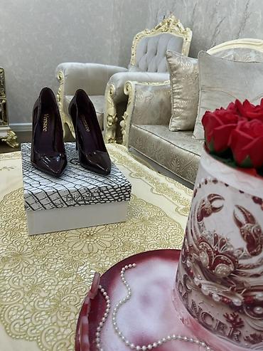 Tuflilər: Versace qadın stilettosu - Model: Klassik şıq stiletto - Rəng: Tünd — 4