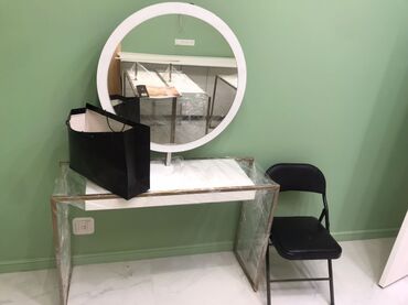 столик с зеркалом: Тумба Для офиса, В спальню, Для косметики, С зеркалом, Б/у