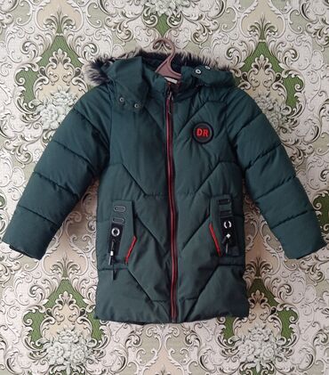 куртки детские бишкек: Куртка зимняя, на мальчика. Состояние хорошее. Длина 66 см, рукав 48