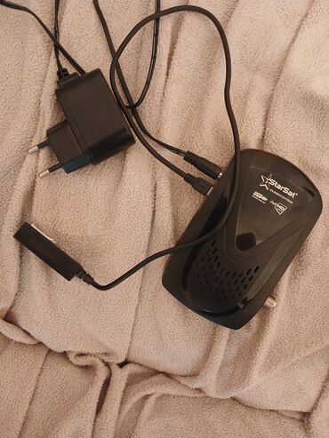Modemlər və şəbəkə avadanlıqları: Modem və krosnu aparatı satılır 2 biryerdə 30 azn heç bir problemi