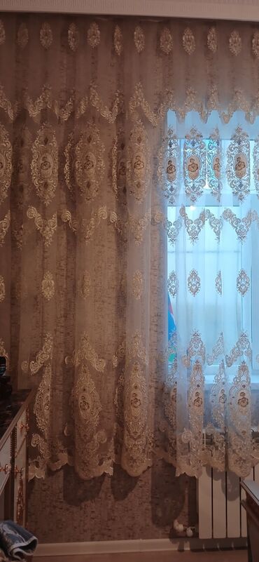 Информатика: Klassik üslubda pərdə dəsti - Tərkib: Zəngin naxışlı örtük pərdəsi və