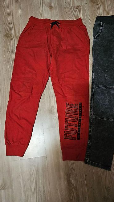 Pantalone: Donji deo trenerke i pantalonice u fazonu treneke, veličina 164. Cena — 2